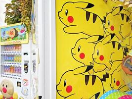 Yufuin, Giappone novembre 12, 2023 Pokémon su vending macchina a Yufuin. Pokemon è un' giapponese anime quello creato nel 1996 di nintendo. foto