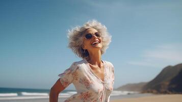 ai generato contento bellissimo danza maturo donna a spiaggia. salutare vita, gratuito, libertà, gioioso, lungo vivere foto