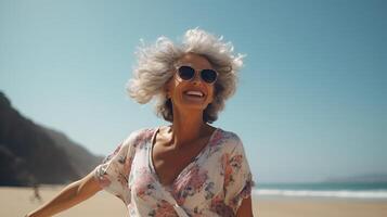 ai generato contento bellissimo danza maturo donna a spiaggia. salutare vita, gratuito, libertà, gioioso, lungo vivere foto