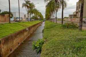 cassilandia, mato grosso do sul, brasile, 2021 - torrente palmito nella città di cassilandia foto