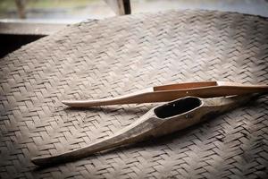 antiche navette in legno antico per telaio tradizionale