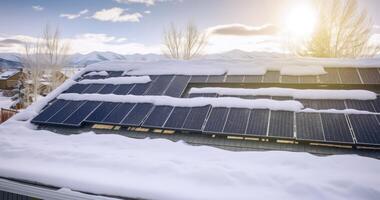 ai generato un' inverno giorno nel alba, con un' tetto di solare pannelli avvolto nel neve foto