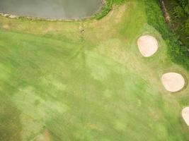 veduta aerea del bellissimo campo da golf foto