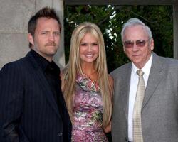 los angeles, luglio 24 - keith Zubulevich, nancy o dell, e sua padre leonardo humphries arriva a il 12 ° annuale agrifoglio fondazione cura del design evento a ron burkle S verde acri tenuta su luglio24, 2010 nel beverly colline, circa foto