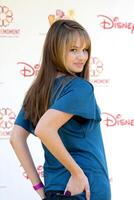 Debby Ryan in arrivo a un' tempo per eroi celebrità carnevale beneficiando il Elisabetta smaltatore pediatria AIDS fondazione a il wadsworth Teatro motivo nel Westwood , circa su giugno 7, 2009 2009 foto