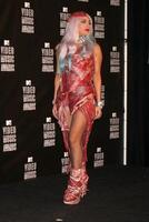 los angeles - sep 12, signora gaga arriva a il 2010 mtv video musica premi a nokia - la vivere su settembre 12, 2010 nel los angeles, circa foto