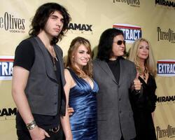 nick, Sofia, gene simons con Shannon tweed in arrivo a il estratto prima a il luce ad arco Teatro nel los angeles, circa su agosto 24, 2009 foto