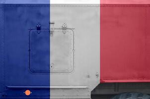 Francia bandiera raffigurato su lato parte di militare blindato camion avvicinamento. esercito forze concettuale sfondo foto