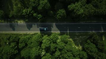ai generato il strada attraverso il foresta è guidato di uno macchina. minimalismo, superiore Visualizza. viaggio fra città. orizzontale formato. foto