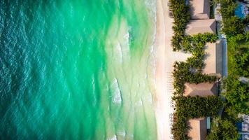 tropicale Paradiso aereo, incontaminato di fronte al mare foto