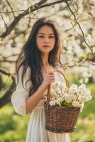 ai generato un' bellissimo giovane brunetta donna nel un' bianca vestito detiene un' cestino di fiori foto