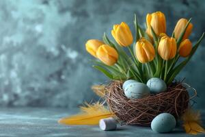 ai generato Pasqua festivo primavera tavolo ambientazione decorazione, uova nel nido, fresco giallo tulipani nel vaso, marshmallows, piume, famiglia cena o prima colazione concetto foto