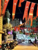 16 di aprile 2023 - Istanbul, tacchino - città vita, istiklal pedone strada nel notte foto