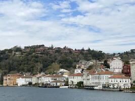 Visualizza di il asiatico parte di Istanbul attraverso il bosforo, tacchino foto