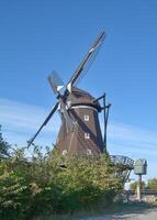famoso mulino a vento di lemkenhafen, fehmarn, baltico mare,schleswig-holstein,germania foto