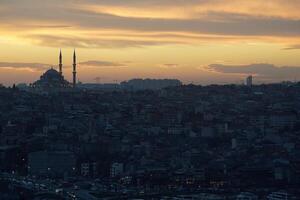 Istanbul aereo paesaggio urbano a tramonto a partire dal galata Torre suleymaniye moschea foto