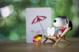 bangkok, Tailandia - febbraio 8, 2024 snoopy prendere il sole. snoopy il migliore amici serie figure. foto