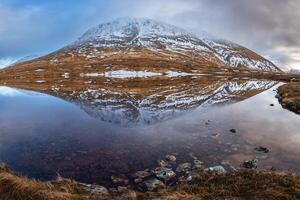 Ben nevis con un' lunatico cielo, forte William Scozia. foto