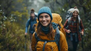 ai generato gioioso avventurieri trekking attraverso denso foreste, incontro natura e incontaminato naturale bellezza. foto