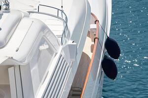enorme lusso yacht a soleggiato giorno, il famoso motoscafo esposizione nel il principato foto