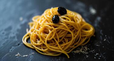 ai generato alcuni spaghetti su un' piatto su un' buio sfondo foto