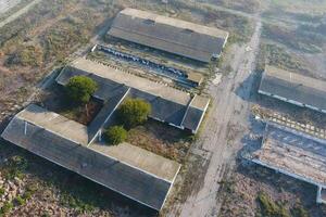 il edificio di un vecchio azienda agricola per bestiame. superiore Visualizza di il azienda agricola. st foto