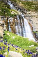 cascata de cotatuero sotto monte perdido a ordesa valle aragona Huesca pirenei di Spagna foto