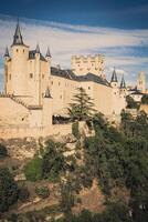 segovia, Spagna. il famoso alcazar di segovia, crescente su su un' roccioso balza, costruito nel 1120. castiglia y leone. foto