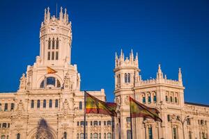 cibeles palazzo è il maggior parte prominente di il edifici a il plaza de cibeles nel Madrid, Spagna. Questo degno di nota edificio è il Madrid città sala. foto