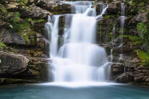 gradi de soaso. cascata nel il spagnolo nazionale parco ordesa e monte perduto, pirenei foto