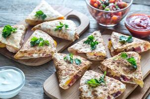 quesadillas nel taglio tavola foto