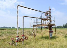 bene per olio e gas produzione. olio bene testa di pozzo attrezzatura. olio produzione foto