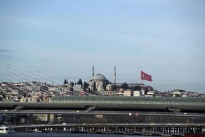 Istanbul paesaggio urbano a partire dal galata ponte panorama foto