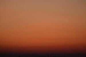 tracce di Jet aereo contro il tramonto foto