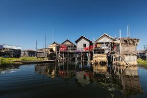 su palafitta case, inle laghi, Myanmar foto