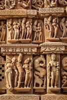 sculture su adinath jain tempio, khajuraho foto