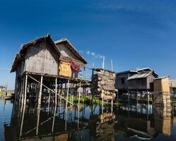 su palafitta case, inle laghi, Myanmar foto