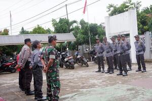 kuaro kalimantan timor, Indonesia 18 gennaio 2024. parecchi linmas persone siamo essere allenato di il indonesiano militare foto