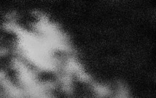 elegante granuloso nero colore pendenza onda sfondo con rumore o grunge struttura effetti. affascinante granuloso nero colore pendenza. astratto nero grunge pendenza sfondo. copia spazio. foto