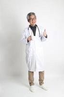 medico asiatico anziano foto
