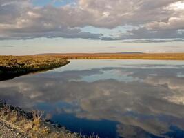 silenzioso settentrionale fiume ob su il yamal. foto