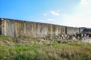 canale irrigazione sistema riso campi. calcestruzzo tunnel per irrigazione canale. foto