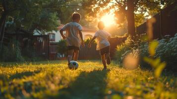 ai generato Due spagnolo ragazzi 10 anni vecchio giocare calcio nel il estate giardino foto