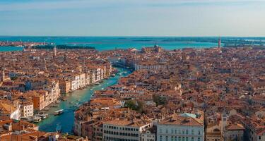 aereo Visualizza di Venezia vicino santo segni quadrato, rialto ponte e stretto canali. foto