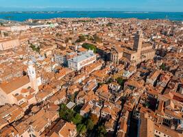 aereo Visualizza di Venezia vicino santo segni quadrato, rialto ponte e stretto canali. foto