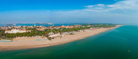 veduta aerea dell'isola di lido de venezia a venezia, italia. foto