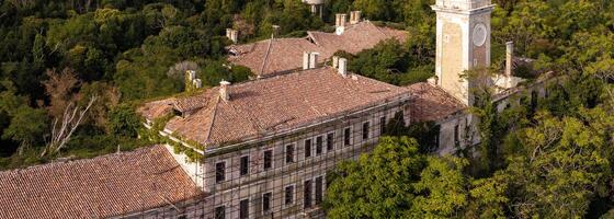 aereo Visualizza di il afflitto fantasma isola di poveglia nel il veneziano laguna foto