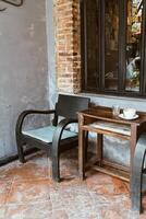 Vintage ▾ legna sedia e tavolo foto