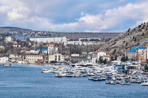 inverno Visualizza di il porto nel balaklava baia, Crimea foto