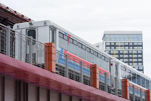 a scartamento ridotto ferrovia passeggeri treno a il stazione foto